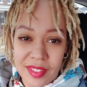 Meet your Posher, Dina